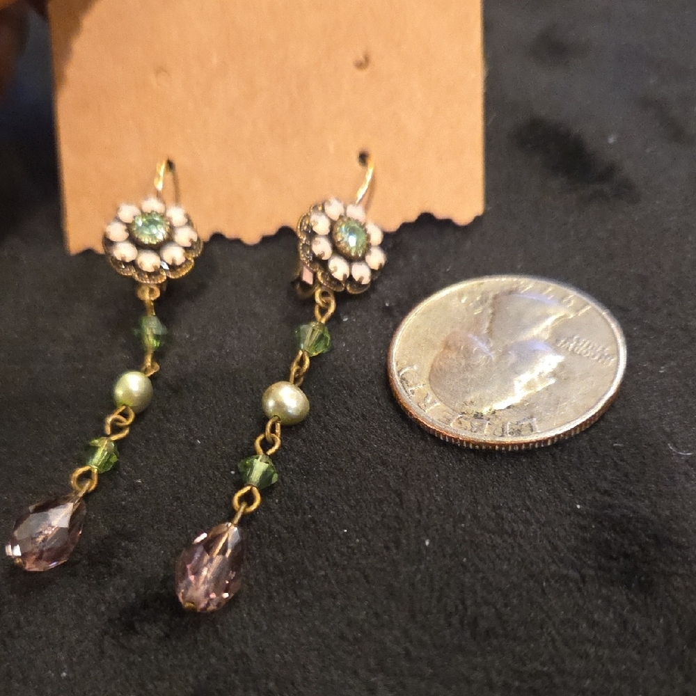 Chic Floral Dangle Earrings with Green and Purple Accents - Picture 4 of 4